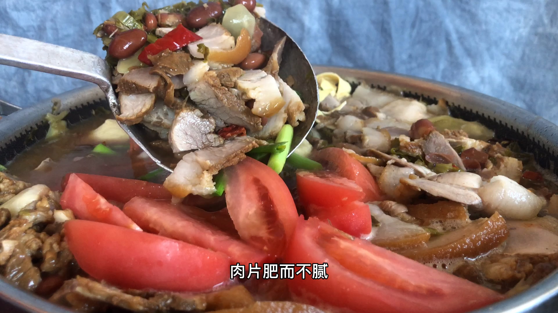 云南特色菜富源酸菜猪脚家庭版,猪脚加红豆的奇妙组合,越煮越香