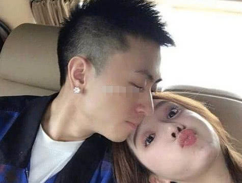 富二代近况,王思聪带三女孩出酒店很开心,秦奋和女主播分手!