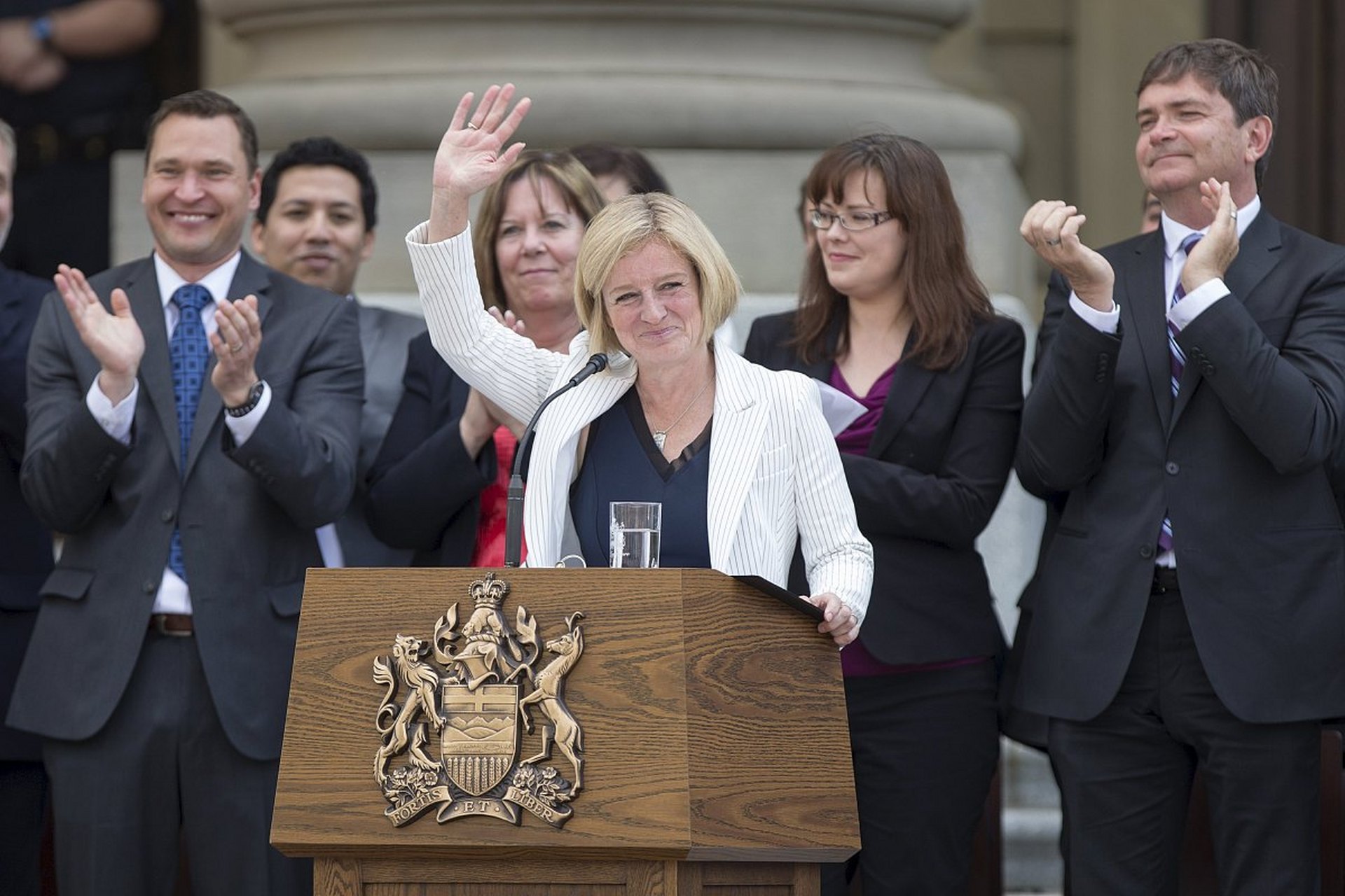 佩洛西获荣誉学位引发的争议 美国众议院议长南希·佩洛西在获得一所