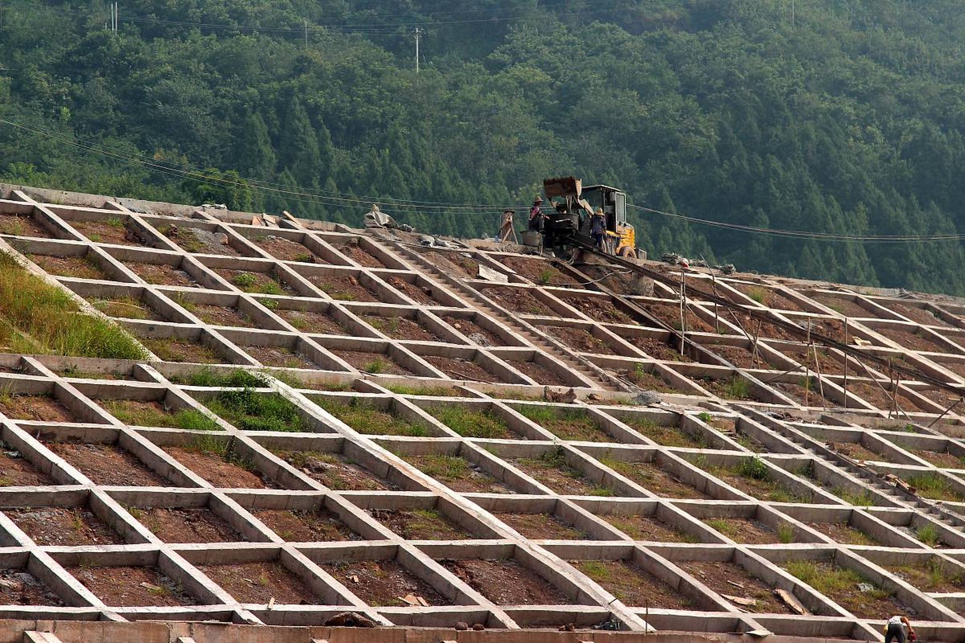 框格梁护坡模具# #框格梁钢模板# 框格梁护坡模具设计原理:设计刹产