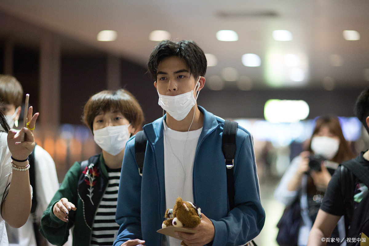 演员宋威龙的私生活也成为了热门话题,女友陈仟钰上戏艺考第一