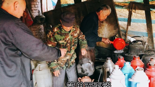 [图]临涣茶馆最淳朴的地方 喝茶烧饼五毛剃头两块