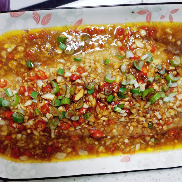 蒜蓉龙利鱼,蒜香浓郁,非常好吃