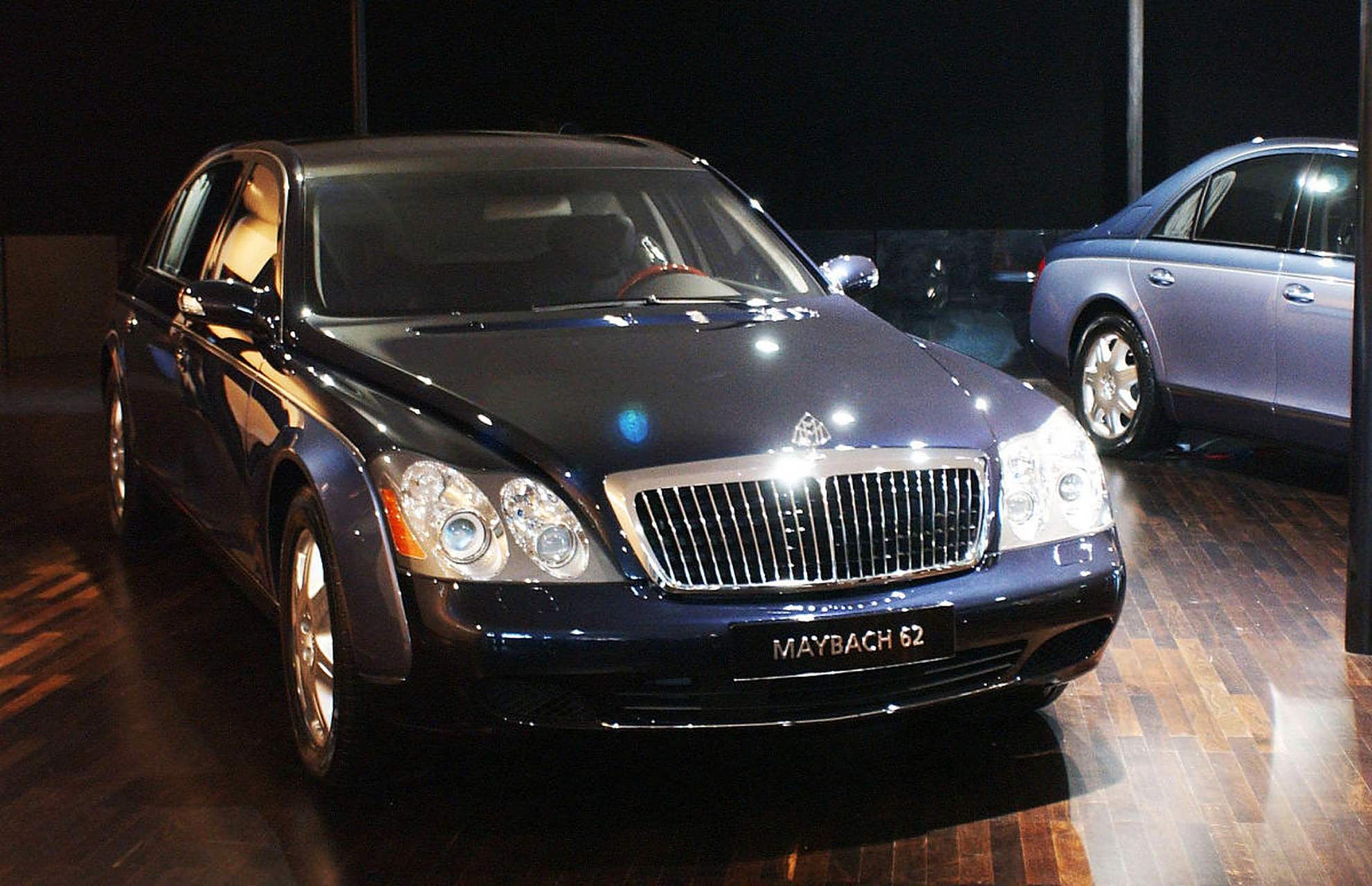 迈巴赫 62:奢华与性能的完美融合  作为一名汽车设计师,我对迈巴赫 62