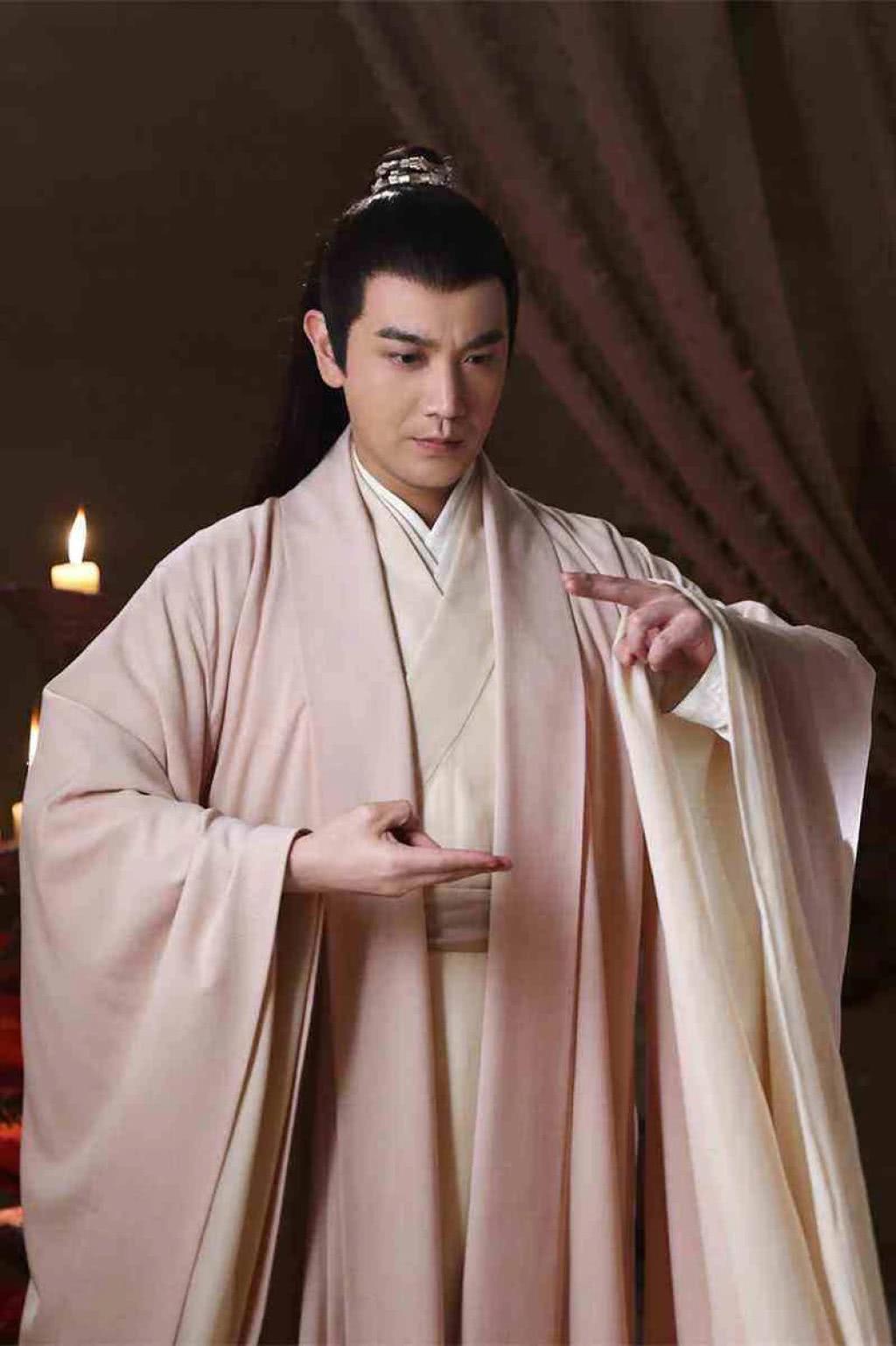 《枕上书》的新版折颜被吐槽,差张智尧版太多还是喜欢原版