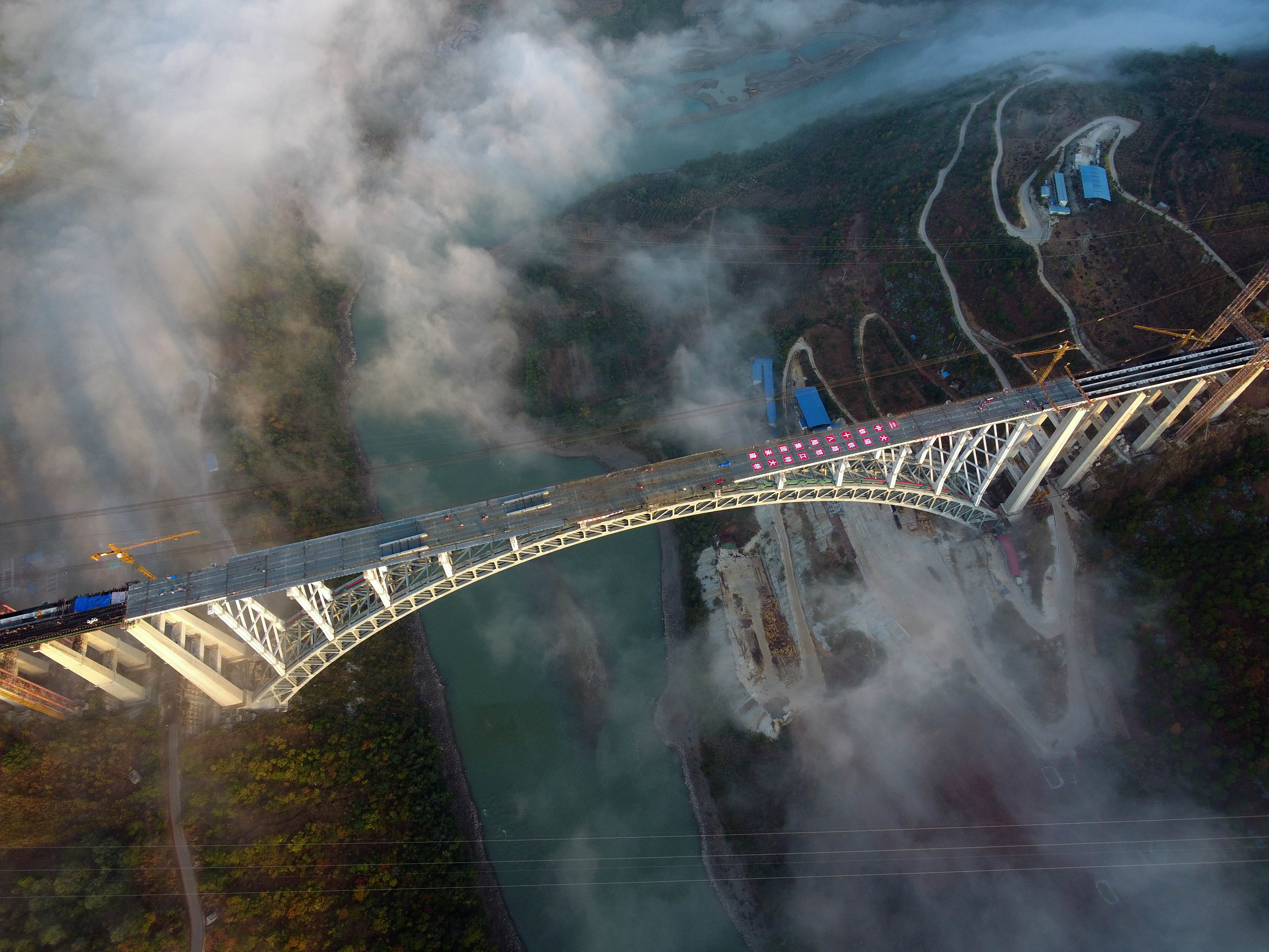 云南怒江大桥图片