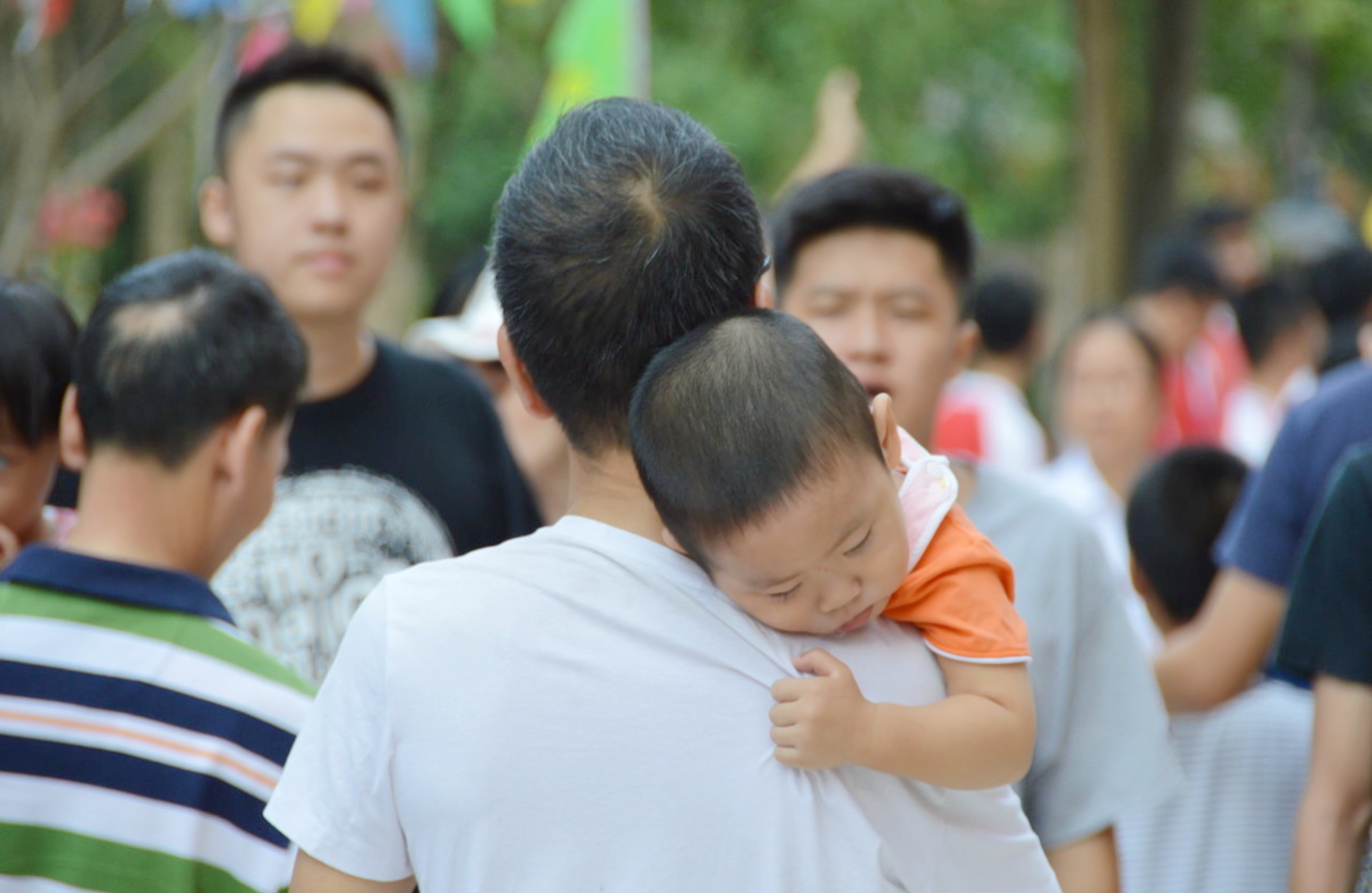 父爱母爱都是爱,当爸爸照顾宝宝时,妈妈要多一些宽容