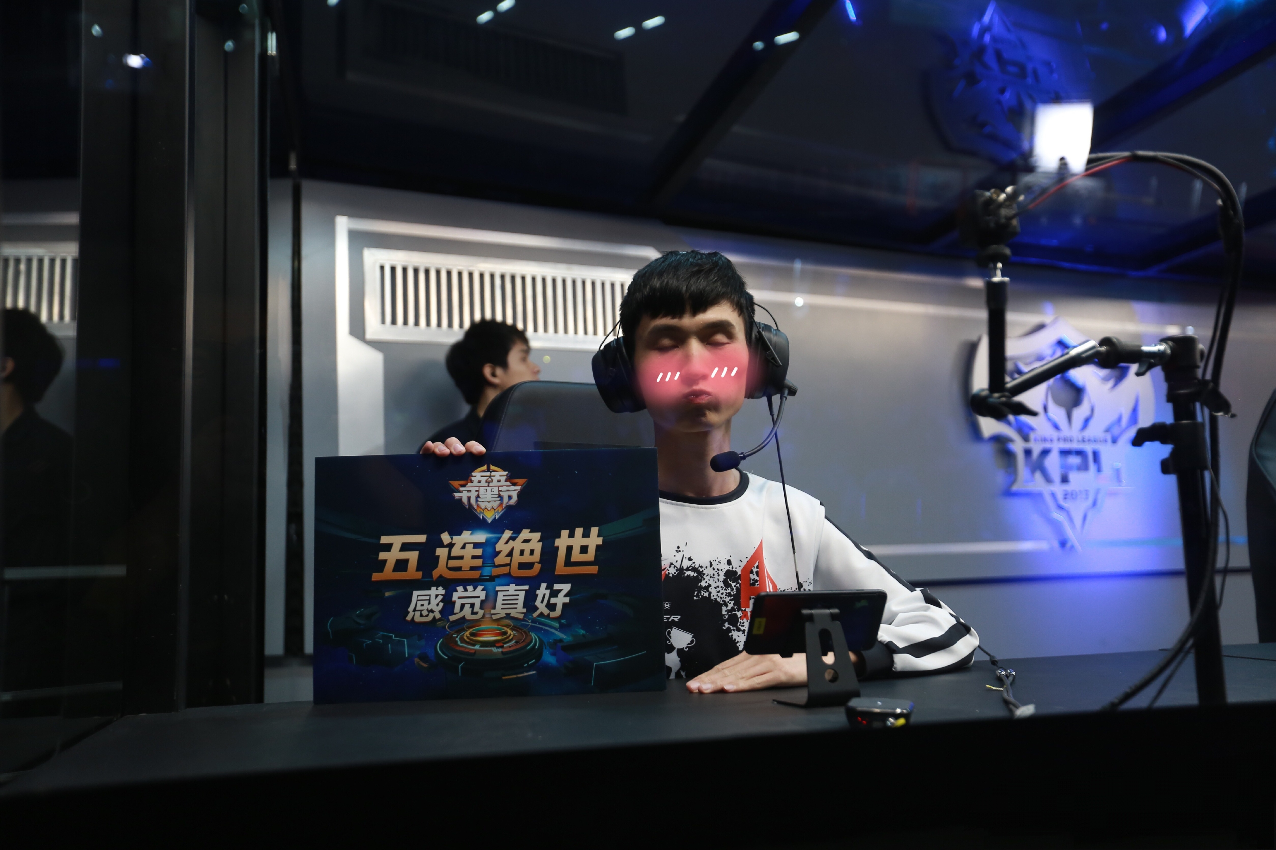 恭喜ag超玩会取得kpl预选赛名额!vv带队回归,梦泪未出一份力