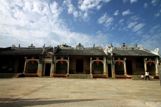 唐家古镇:珠海市区坐3,10,69路公交车在唐家站下车