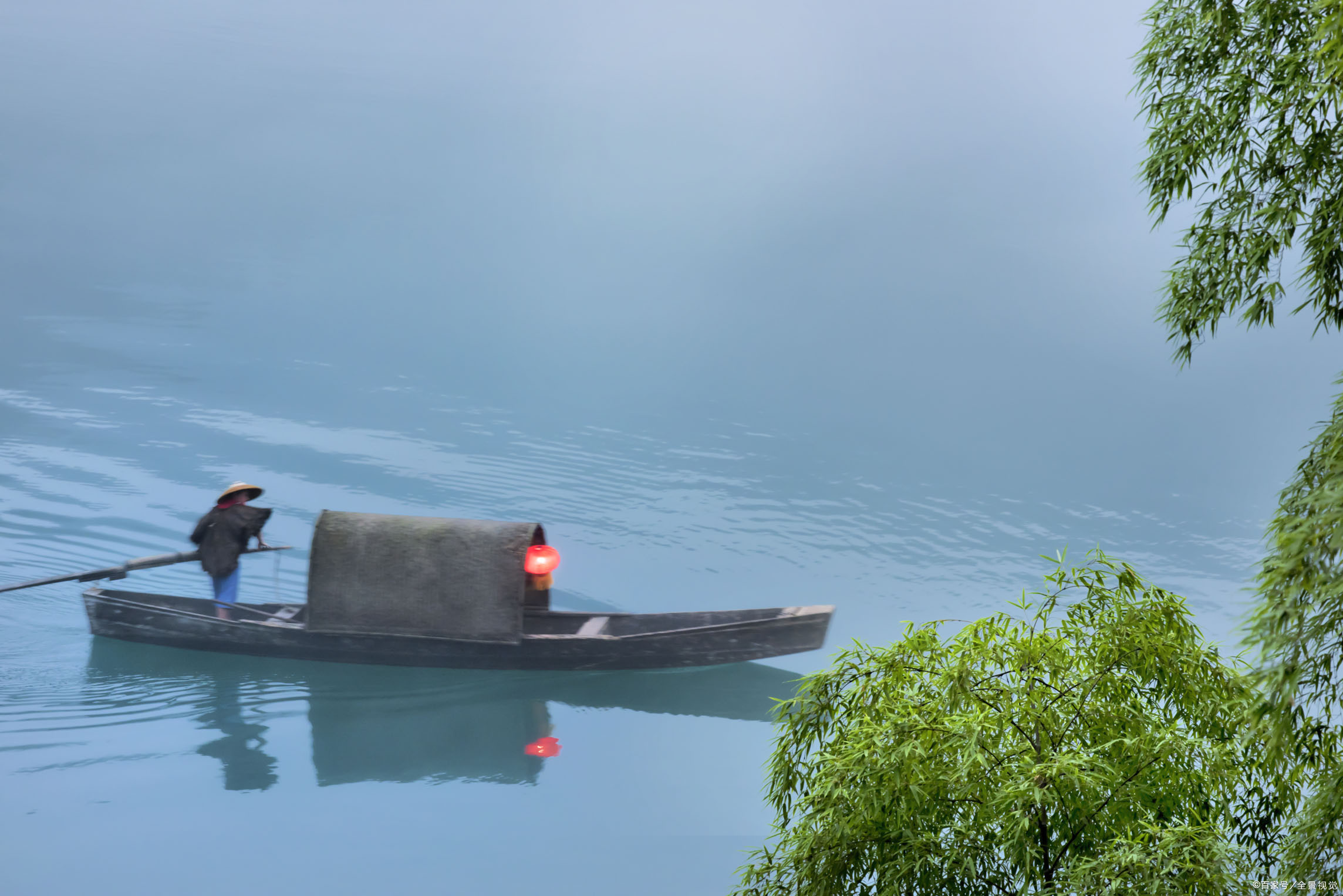 湖南资兴"蓬莱仙境",夏日早晚江面冒白雾,为什么有这种现象?