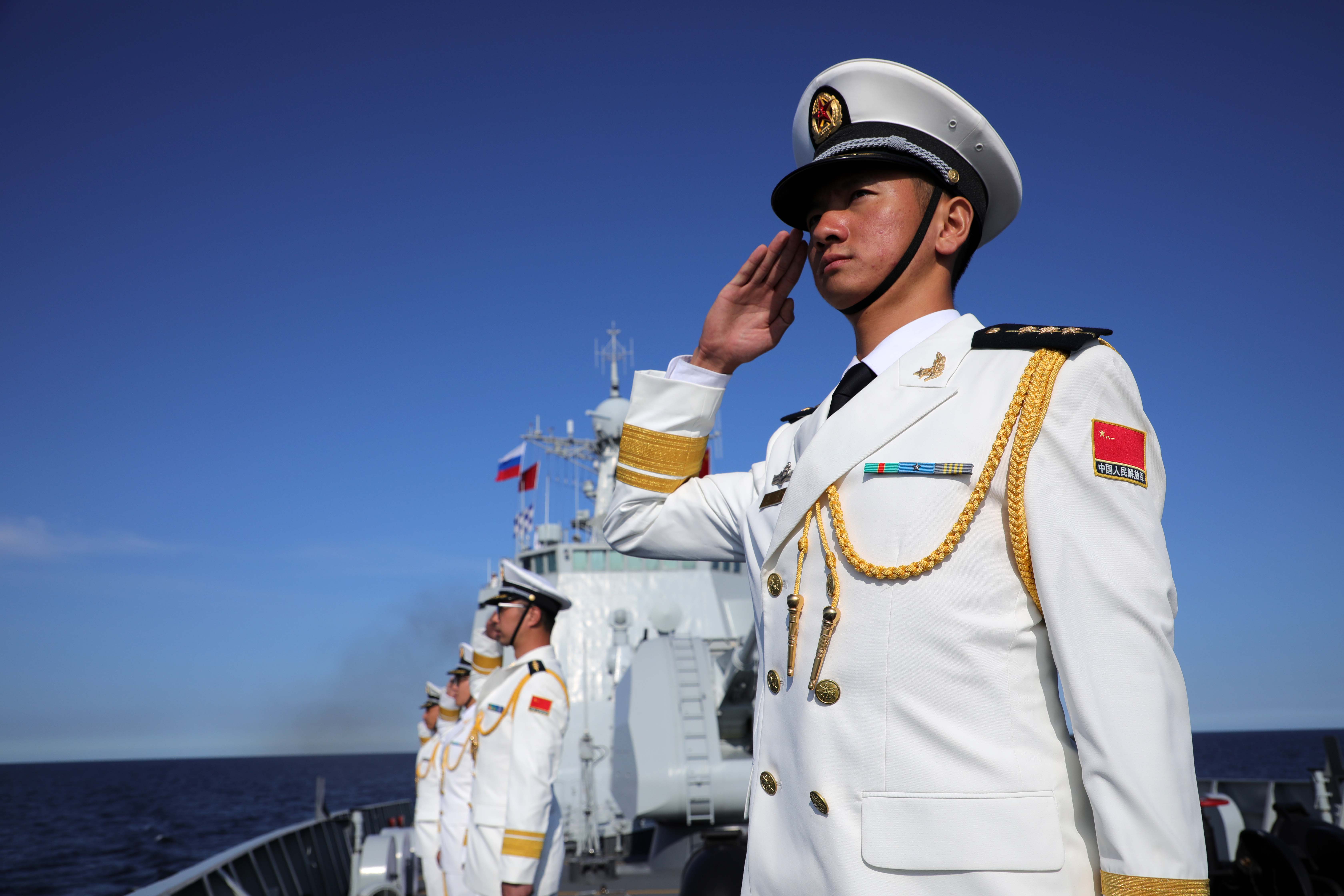 中国海军西安舰参加俄罗斯海军节庆典海上阅兵(1)
