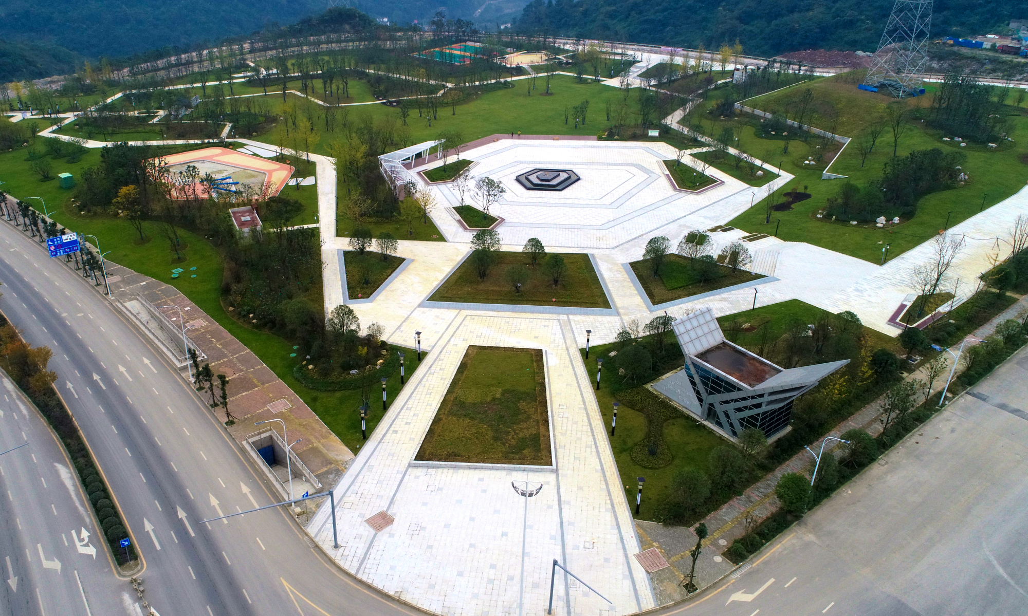 大山里培育"孵化器" 建设对外开放主阵地——息烽县经开区推动经济高