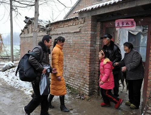 走亲戚时,爱说的3句客套话,你当真的话,可就出"闹笑话"了