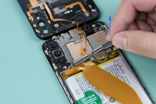 性能怪兽内部啥样?iqoo拆解 旗舰水准一览无余