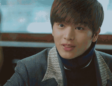 韩剧《孤单又灿烂的神:鬼怪》德华:换个发型一秒变帅