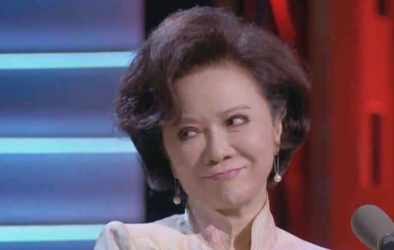 超霸气!蔡明上节目回应上《男人装》:那是我买菜穿的衣服!