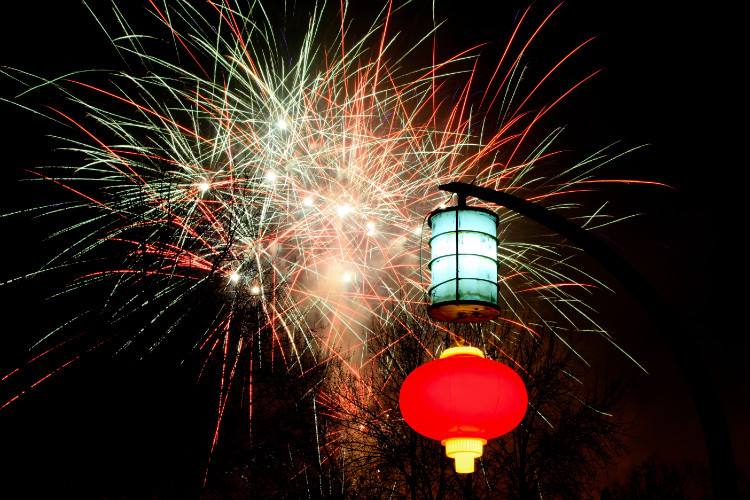 正月十五元宵佳节的由来,吃元宵与闹花灯又与谁有关系?