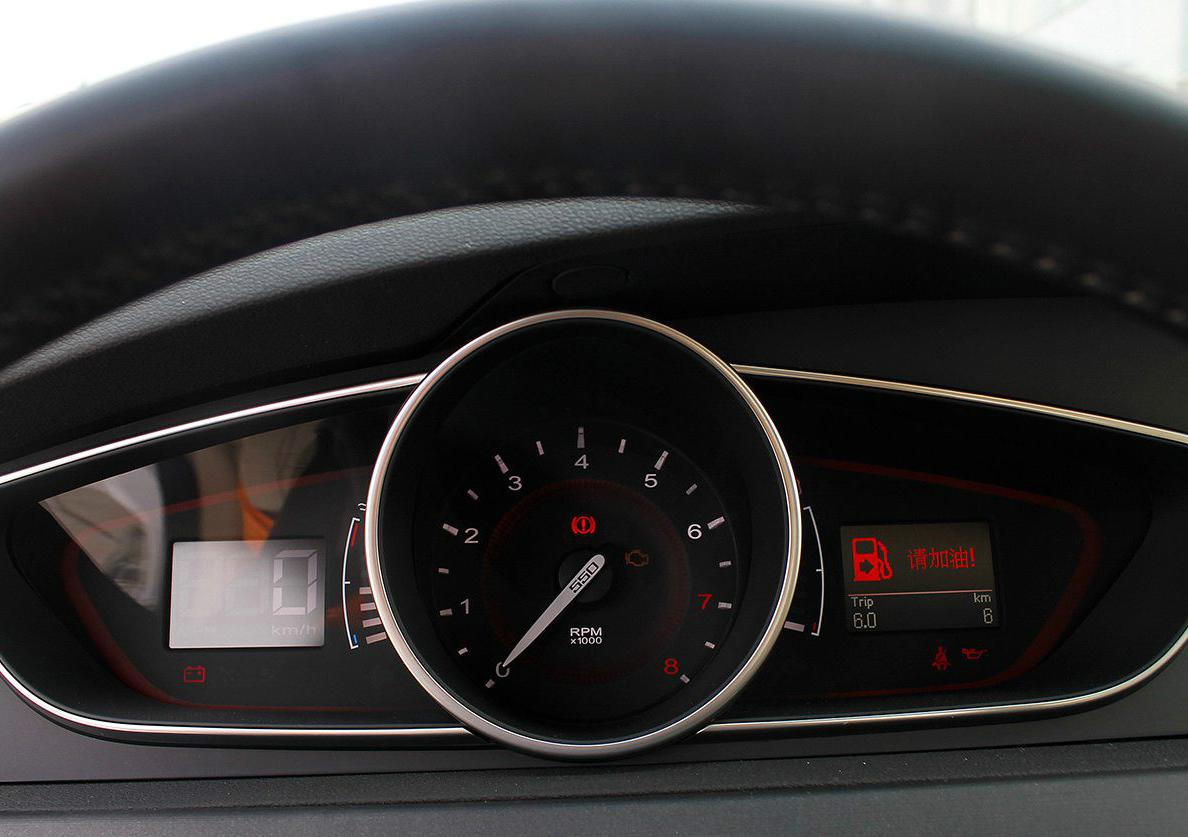 欣赏最近很火的荣威550,优秀的设计理念,唯美又高贵