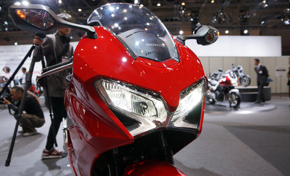 本田v4引擎摩托车,abs标配,五段把手加热,重机还得看日系车!