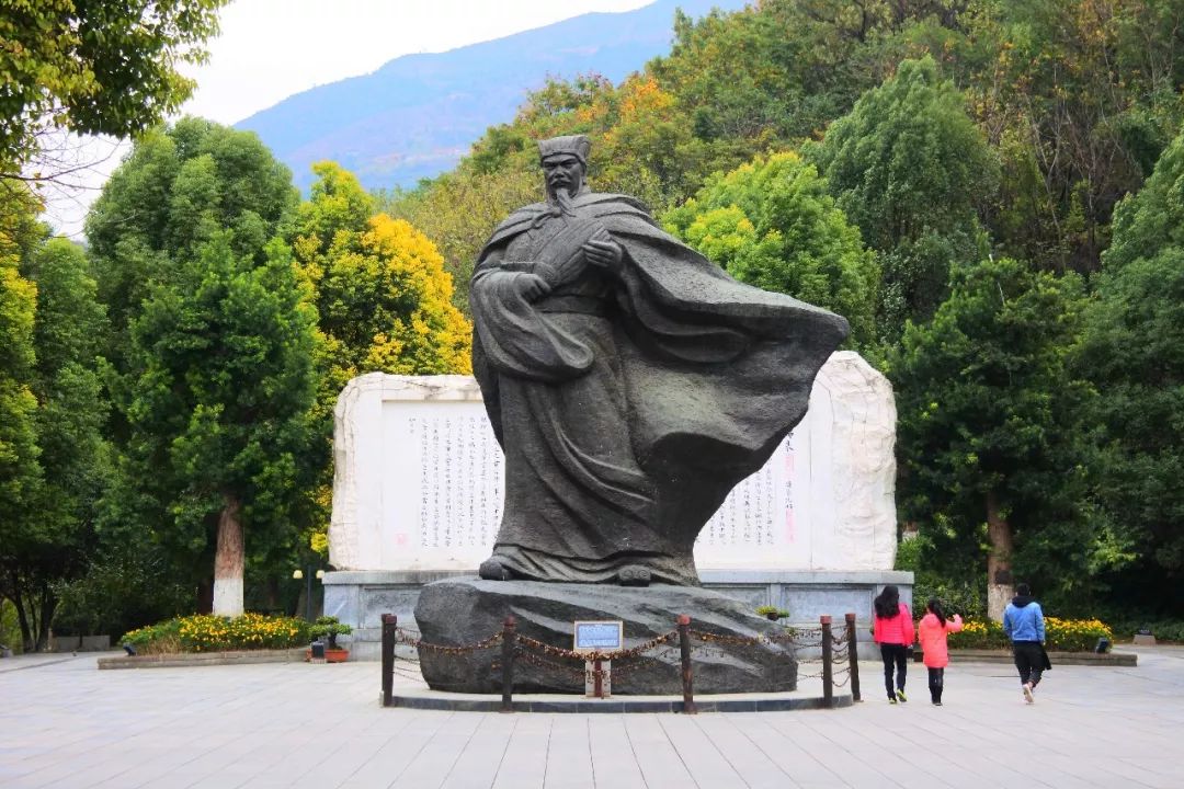 从主城出发,教你如何用两天时间打卡诗城奉节,再到巫山旅游攻略