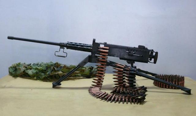 从二战沿用至今的反坦克重机枪,俗称"点50"大口径威力无比!