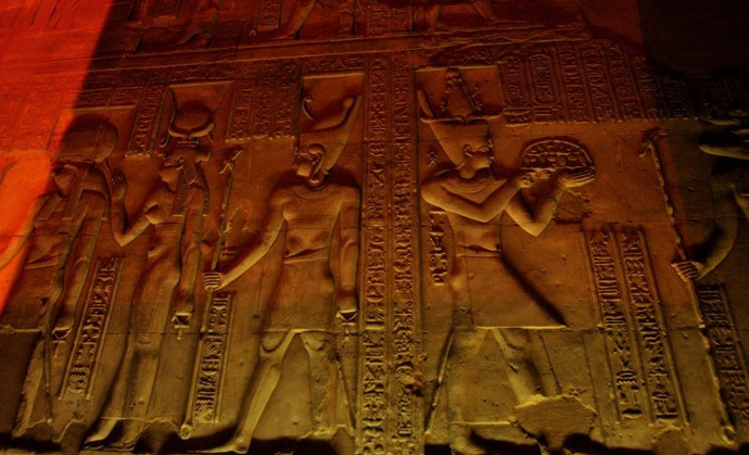 唯一的一座双神庙,为鳄鱼神索贝克和荷鲁斯神所建!