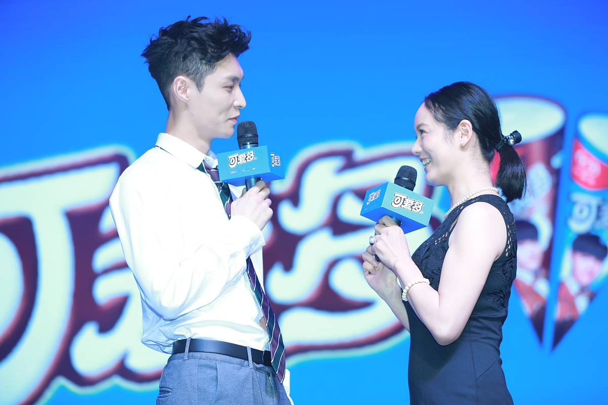 听说张艺兴要考公了,这消息一出来,整个娱乐圈都炸开了锅!