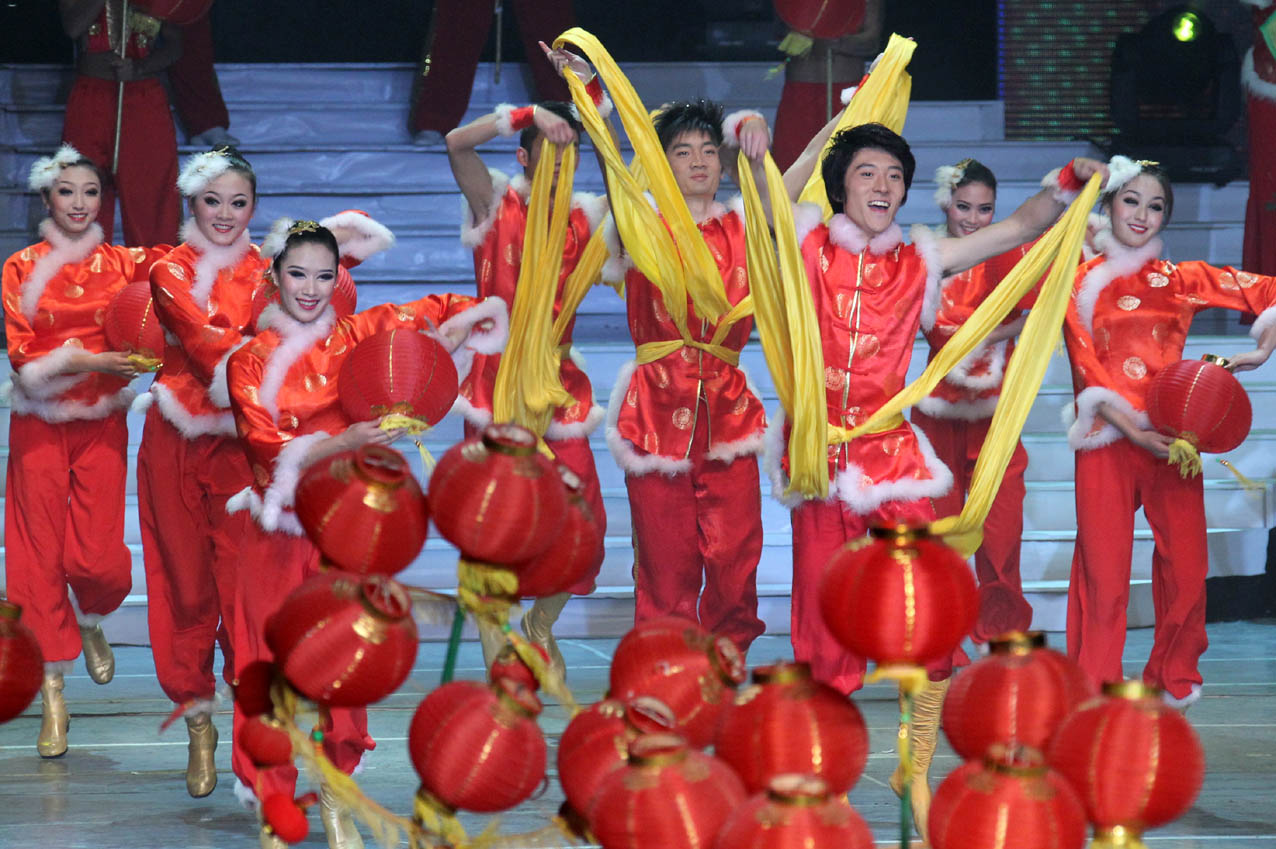 曾经红极一时的央视曲艺栏目《曲苑杂坛》,最后为什么停播了?