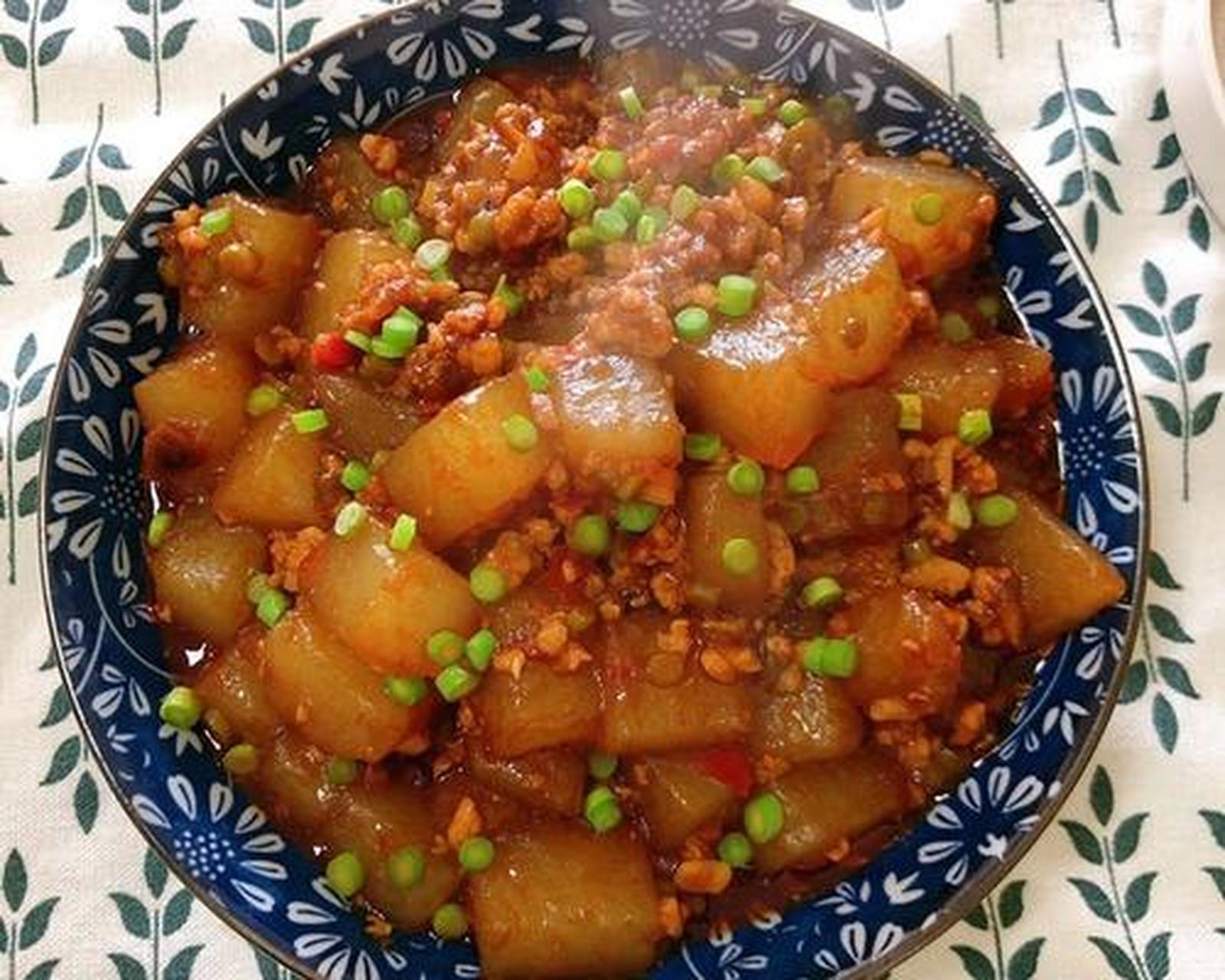 炒凉粉是晋城民间传统风味小吃,至今已有100多年的历史.