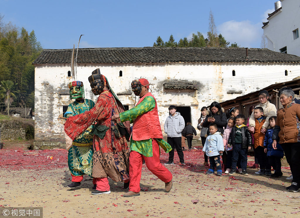 江西婺源傩舞祈福闹新春