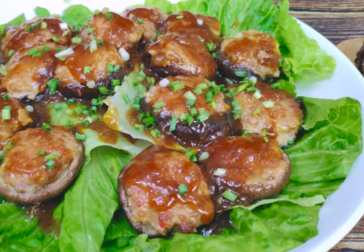 一片又鲜又嫩蘑菇酿肉就做好了,小伙伴们快来试试吧!