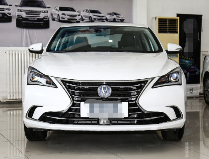 逸动,外形显着沉稳大气,车身看起来极具现代感