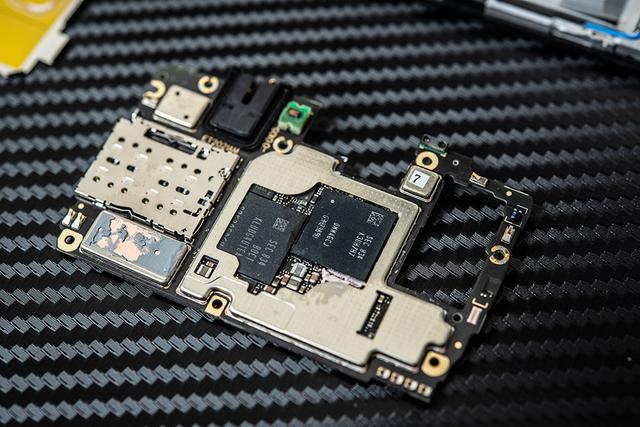 iqoo手机拆解:2998元做工用料物超所值