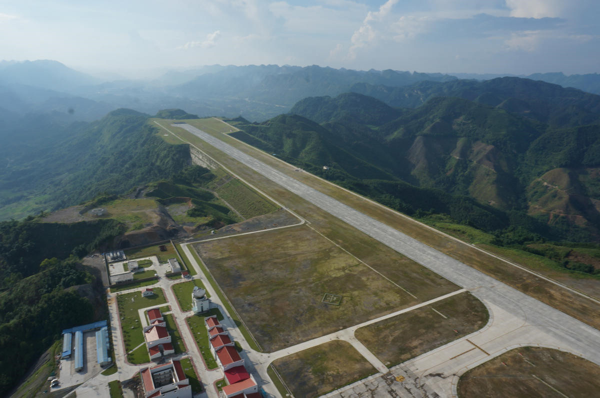 河池机场目前是广西境内海波最高的机场,机场距离210国道1.