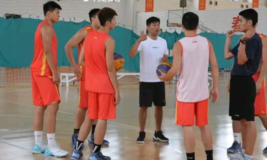 山东三大球安家杰之外又一国字号教练,男篮拼命三郎刘震逐梦奥运