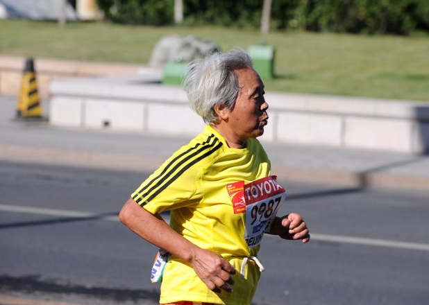 冬日娜却整出幺蛾子,网友:没人管?