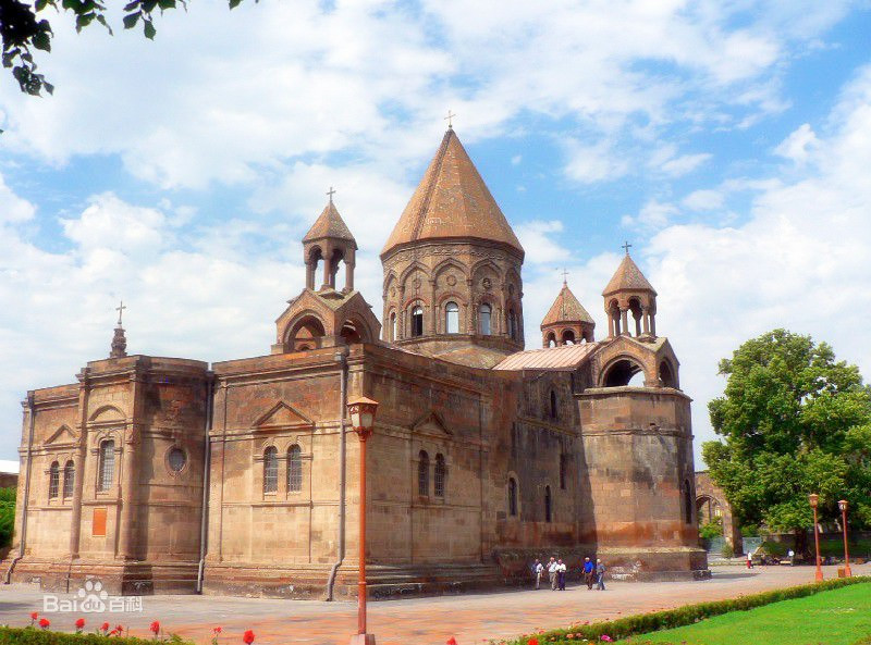 埃里温是位于拉兹丹河畔的一个城市,为亚美尼亚共和国的首都和经济