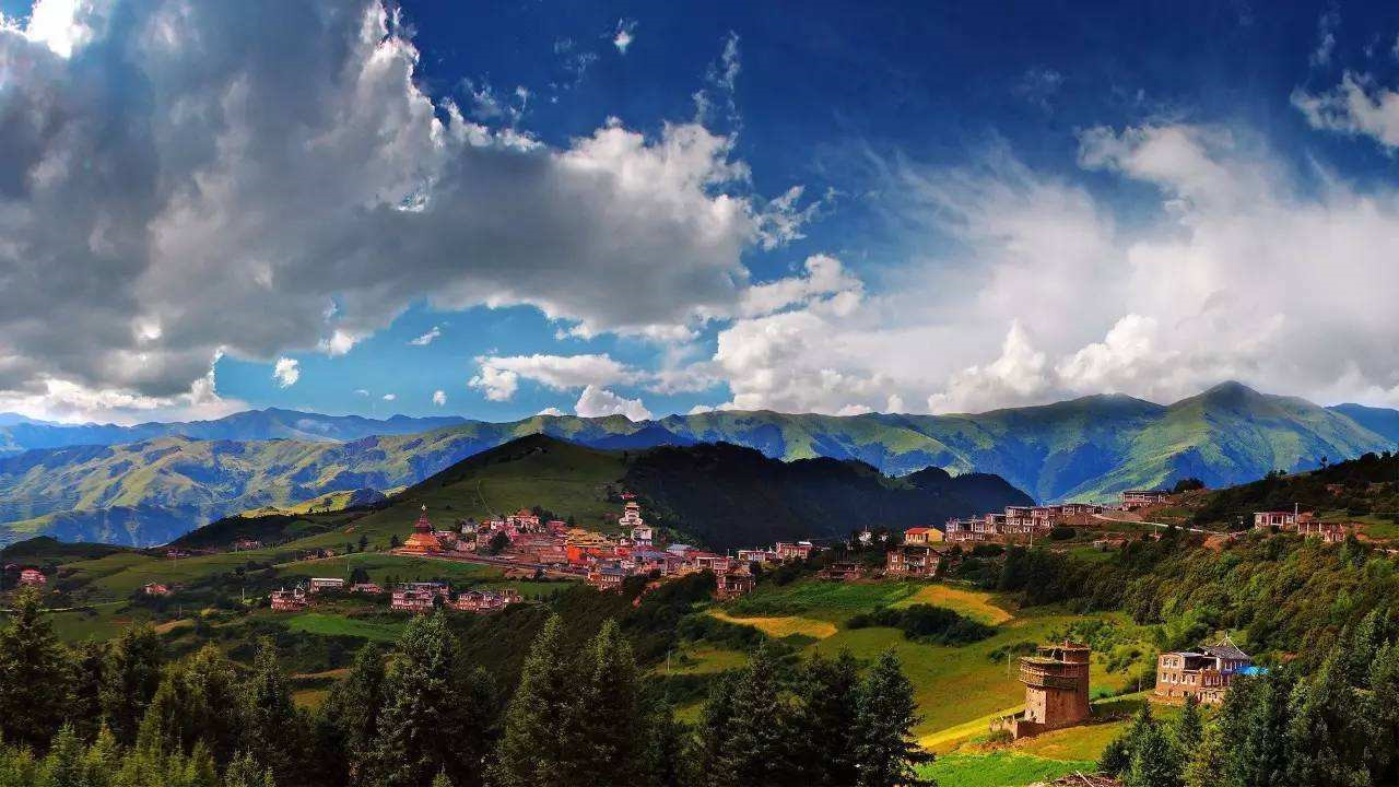 成都周边游,浪漫的浮云牧场,高山上的度假胜地