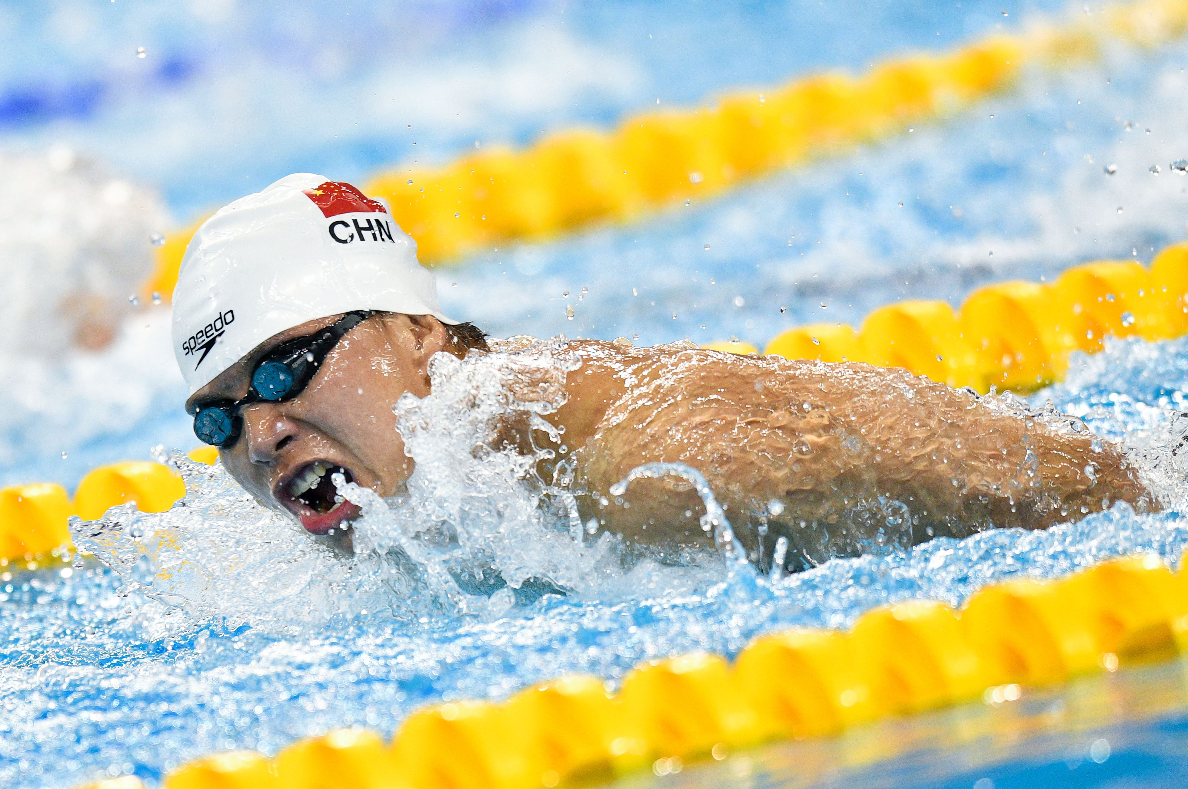 游泳——世界杯卡塔尔站:吴宇航获男子200米蝶泳铜牌(1)