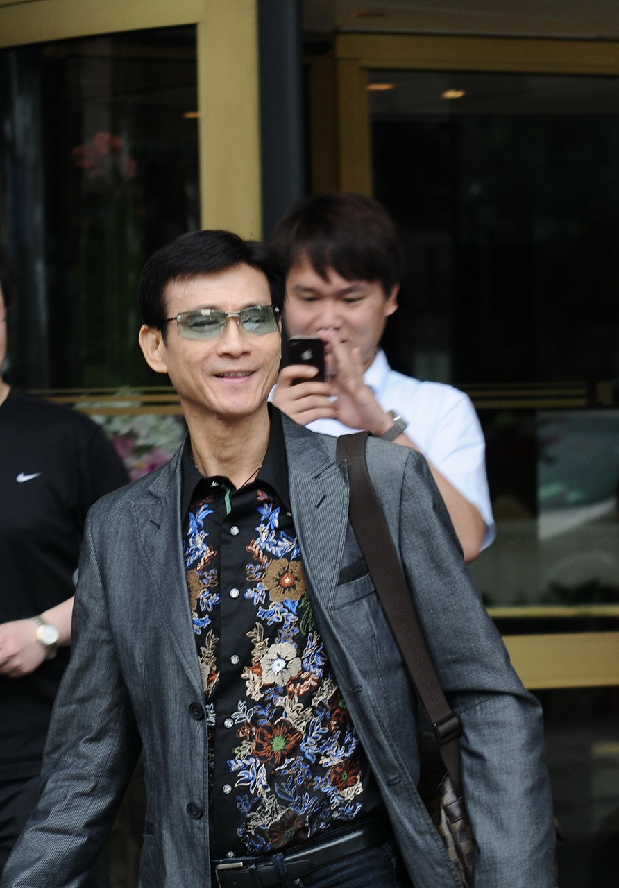 郑少秋帅了一辈子,也是花心了一辈子,数段恋情,两段婚姻,四个女儿.