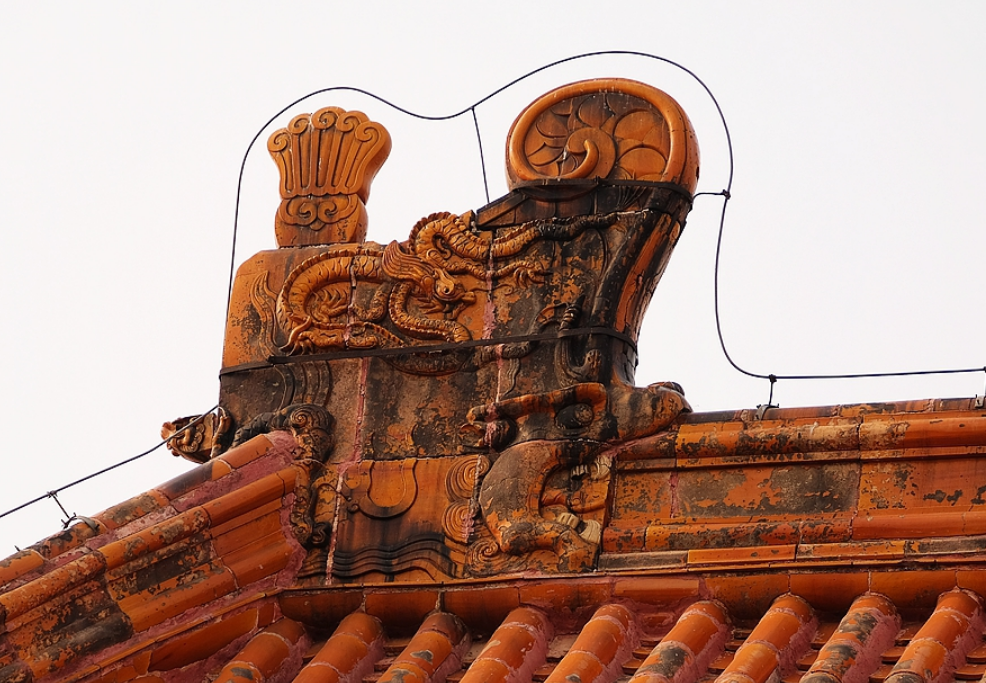 或者写作鸱尾,传说是龙生九子之一,立于屋脊既是防水构件也是一种装饰