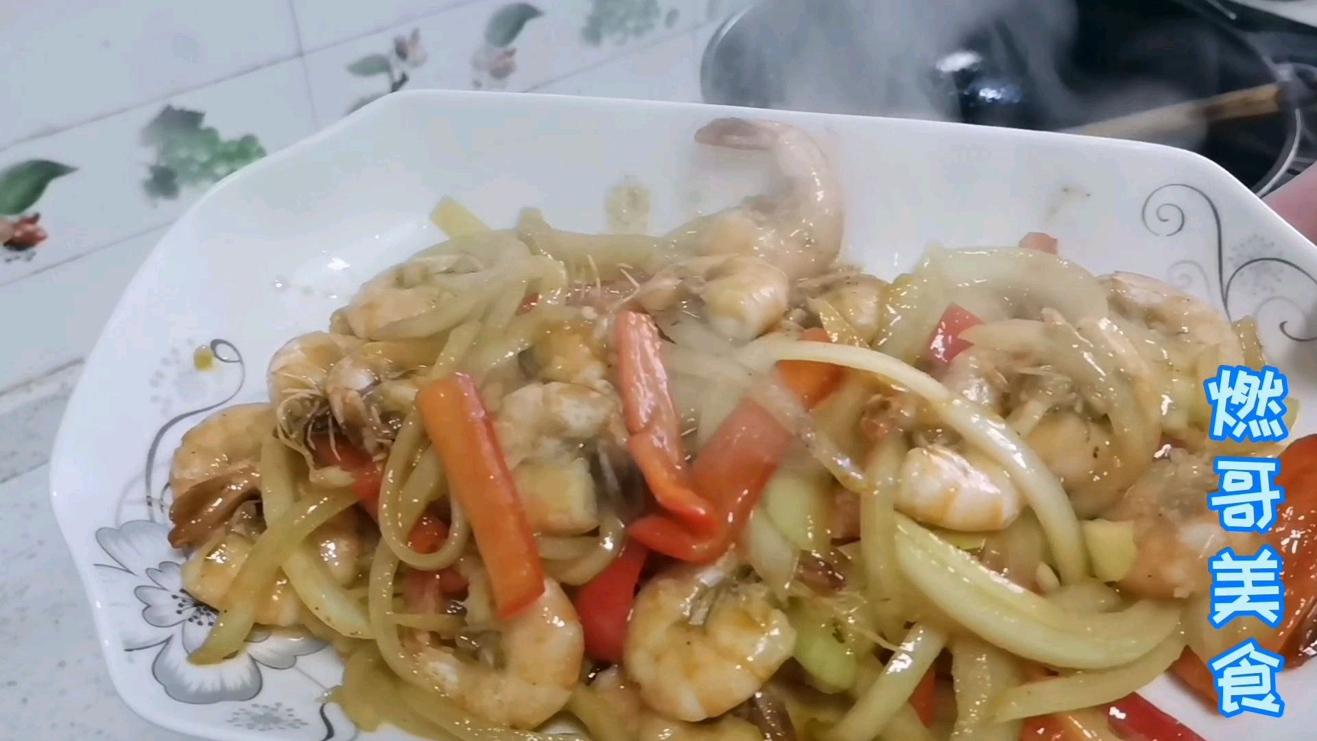 燃哥用最简单做法秘制了基围虾 色香味俱全 家人吃了都说好