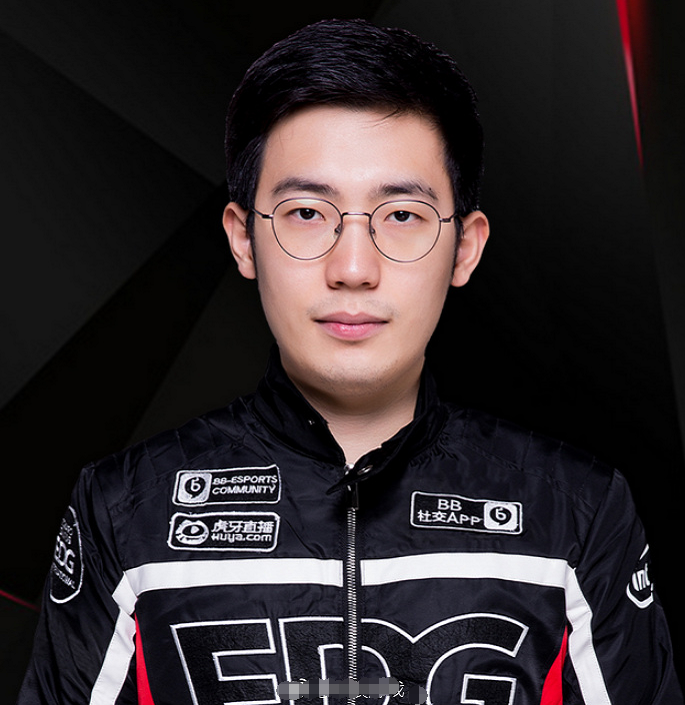 康帝正式离开we,如今正为下家的事发愁,网友:可以去rng组个队