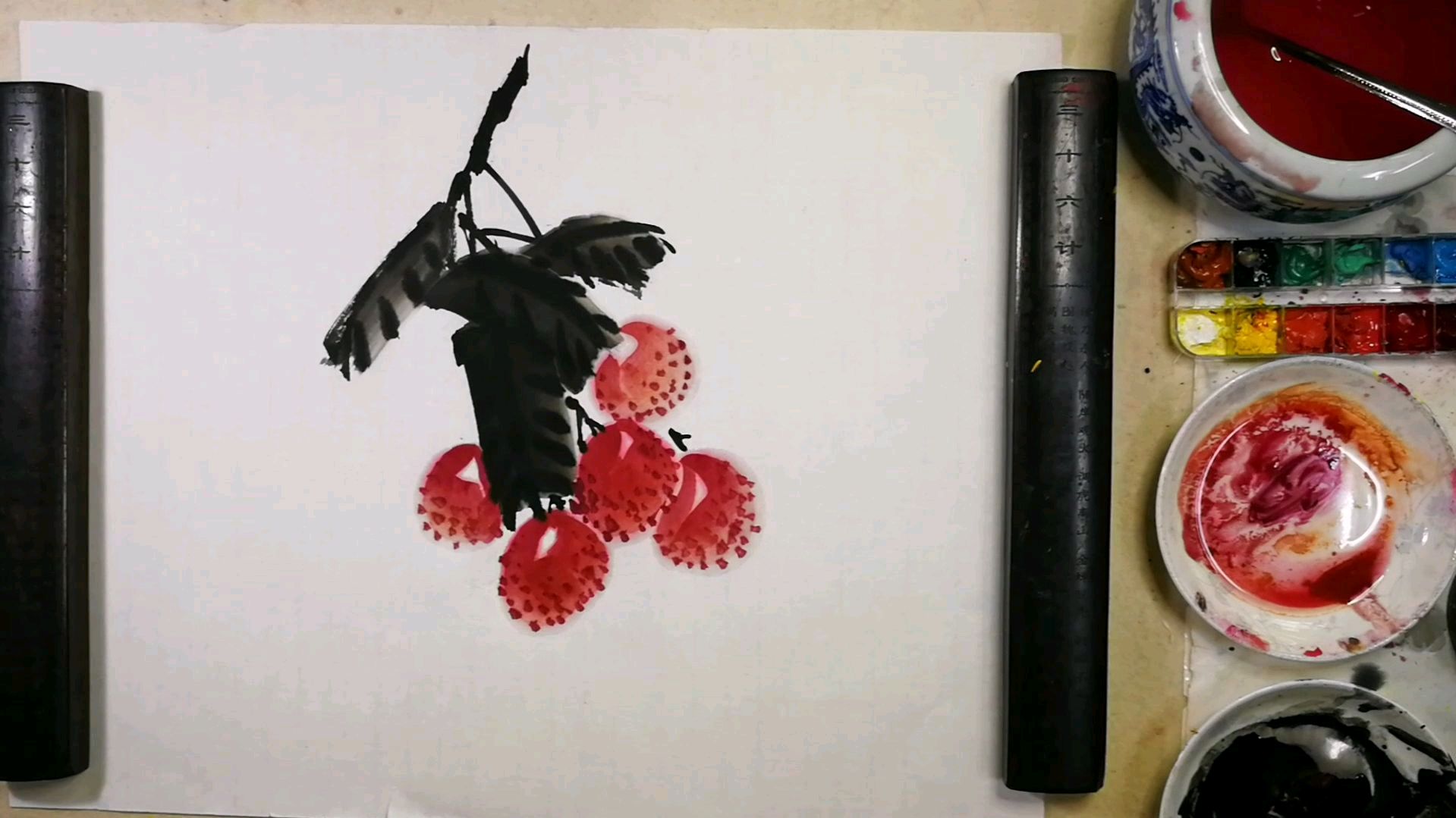 国画普及。第九章蔬菜和水果的画法。第七节荔枝的画法与其步骤