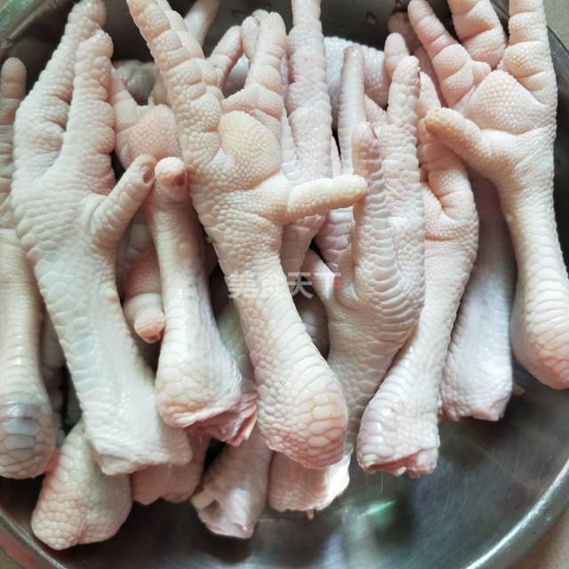 怀孕后嘴巴都特别馋,最爱的鸡爪爪很想吃,但又担心外面买的不卫生