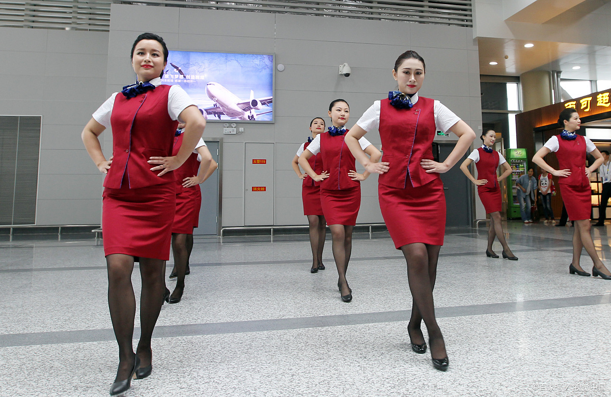 空姐上班不再穿高跟鞋 云端之上,风尚再升级!
