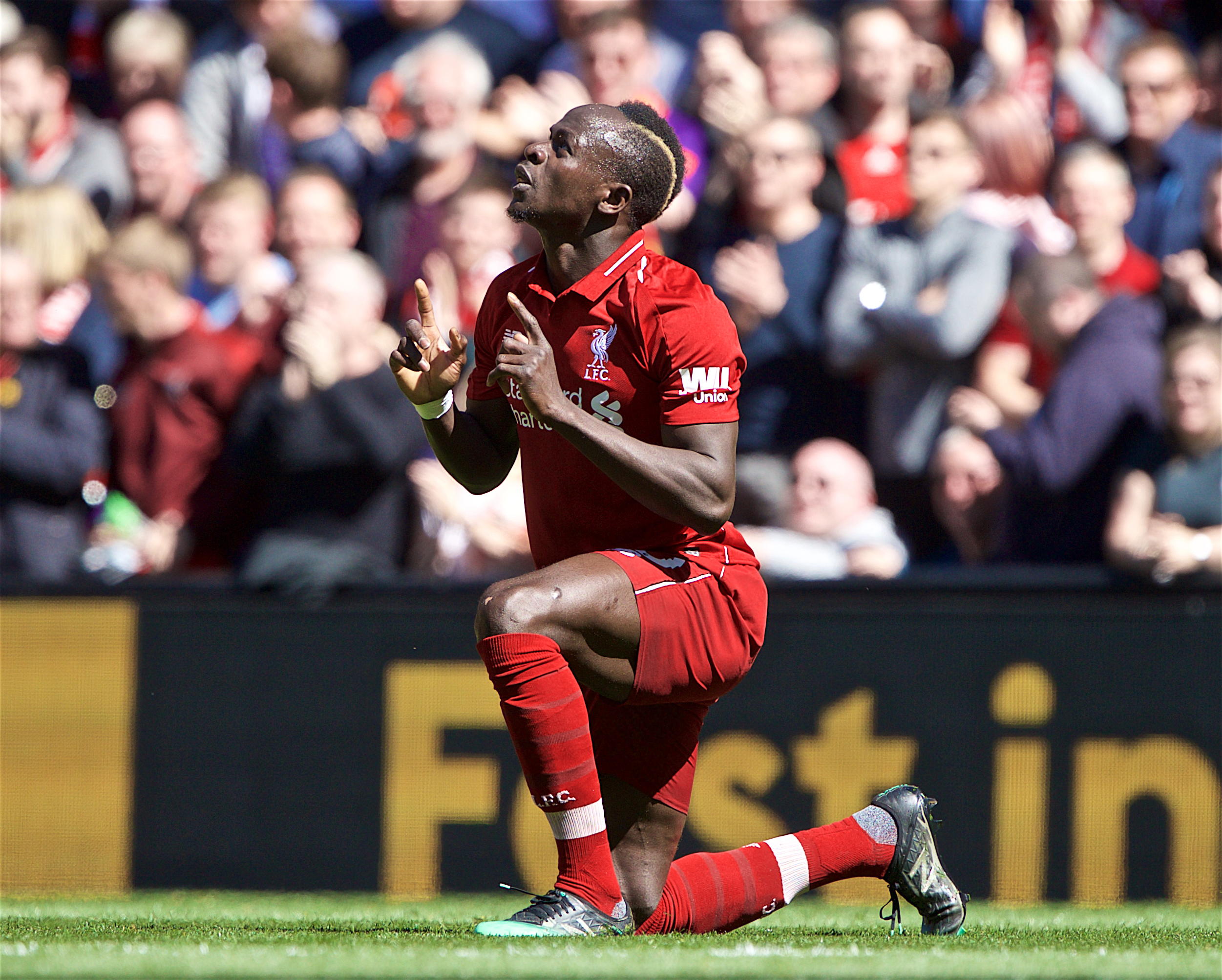 足球——英超:利物浦获得亚军