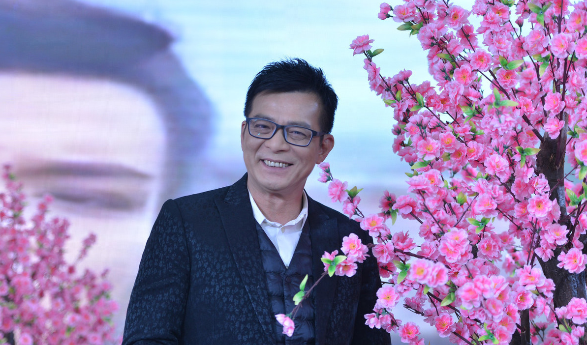 83版《射雕英雄传》靖哥哥黄日华近照曝光,发福显老皱纹明显