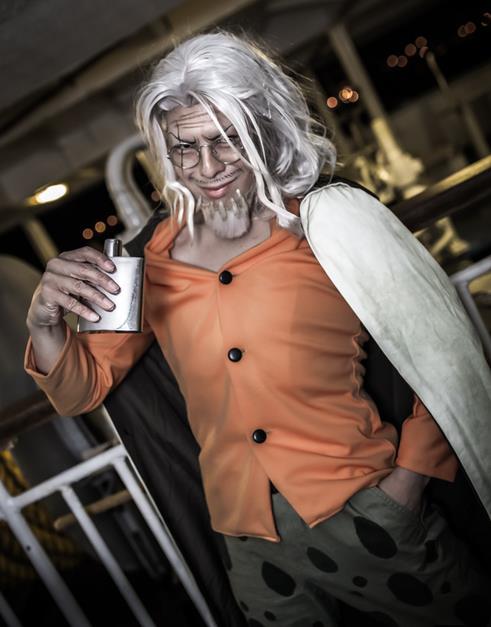 海贼王cosplay高配版,瘦了的伊万很美!雷利大叔神还原!