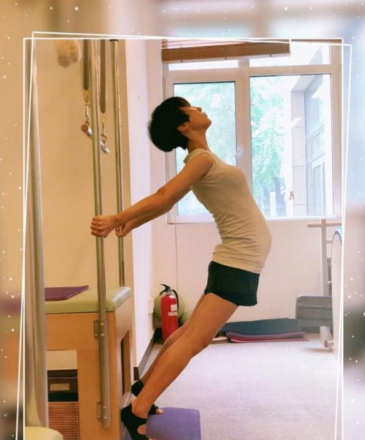 谢楠7个月还顶着孕肚锻炼,身材令人羡慕,肚子却惹网友热议!